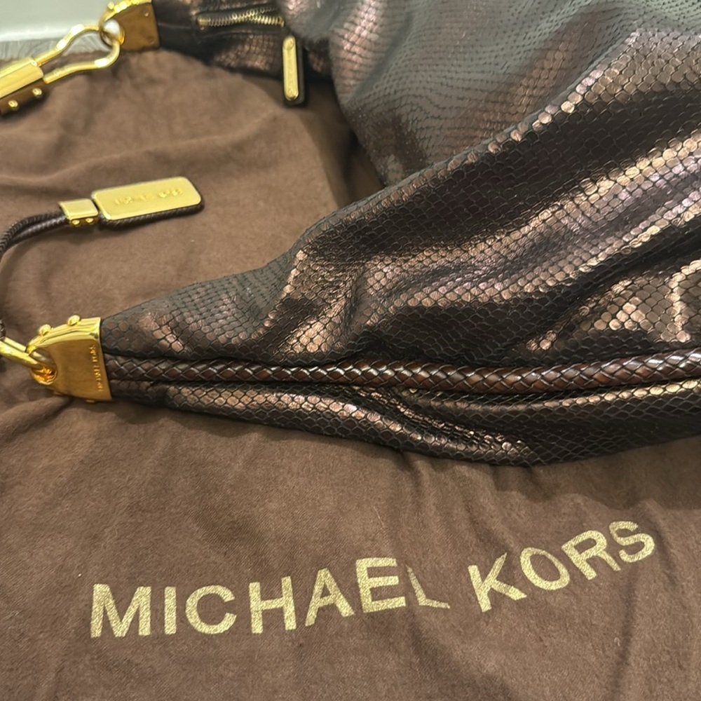 Michael Kors Rare Skorpios metallic finished snakeskin bag - Picture 2 of 11